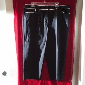 Style&Co. Black w/white piping cotton Capri pants